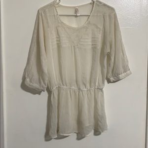 🔥Xhilaration cream, off white mid sleeve blouse